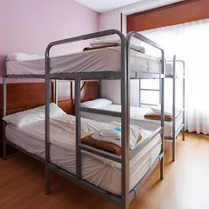 moon-hostel-bio.bilbaohotelsspain.com/